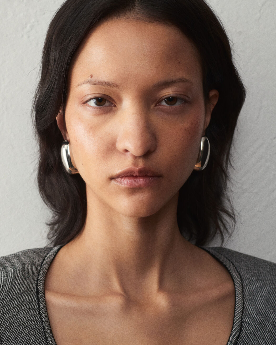 The Curvo earrings jacquemus the curvo earrings