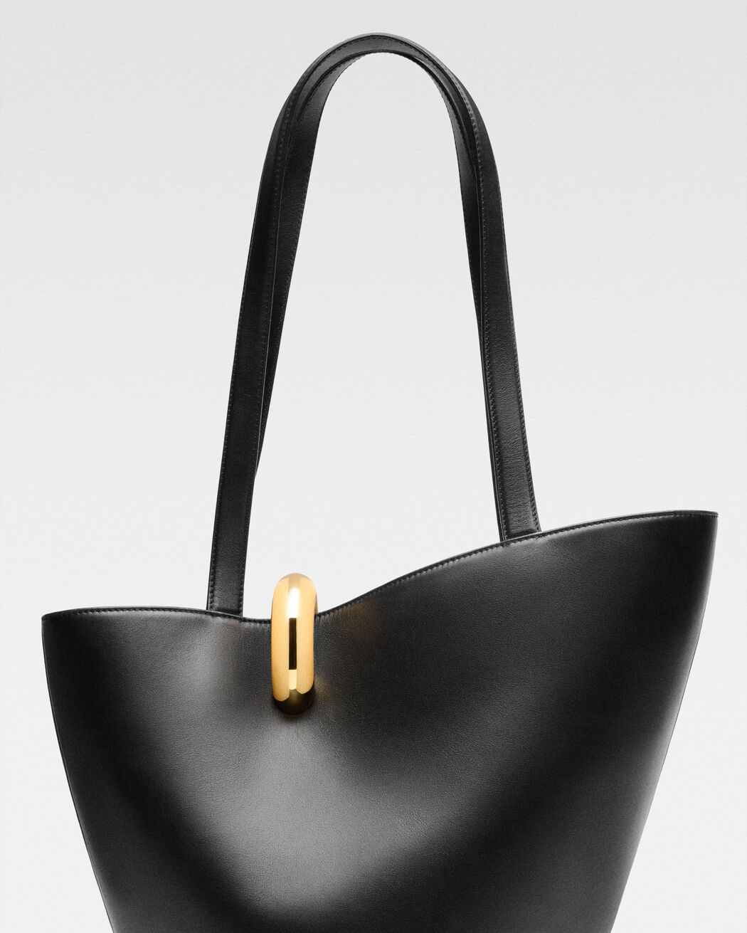 The medium Bambola jacquemus the medium bambola