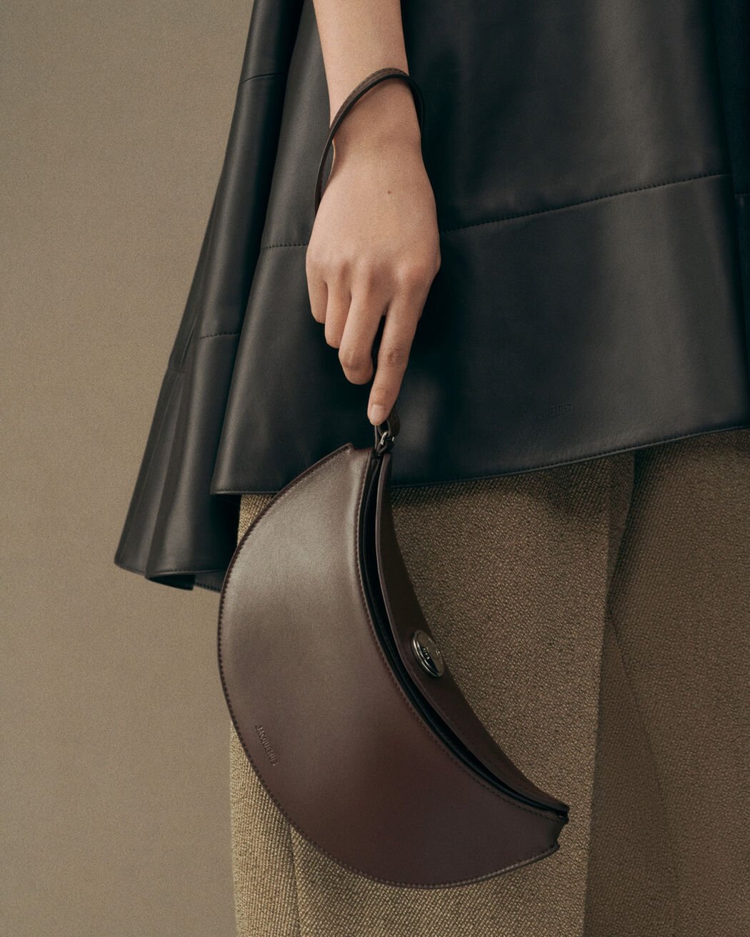 The small Ovalo jacquemus the small ovalo