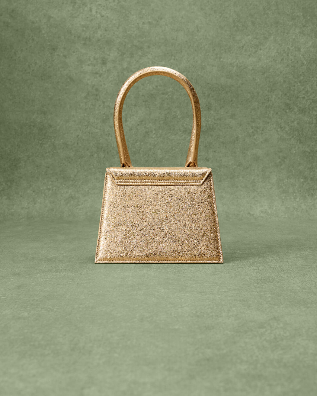 حقيبة The medium Chiquito jacquemus حقيبة the medium chiquito