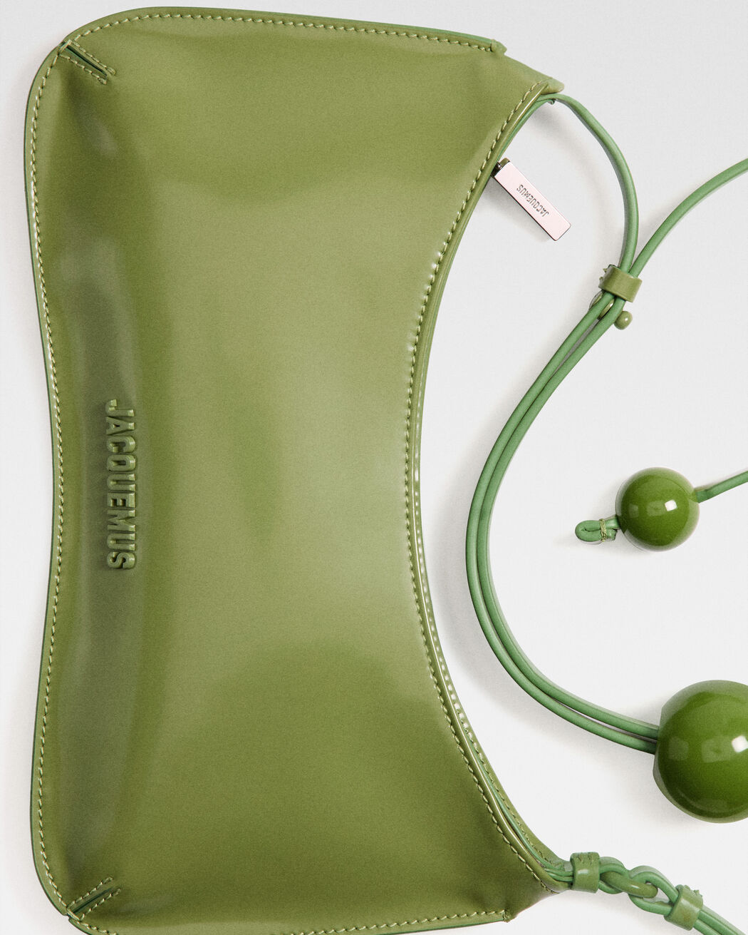 حقيبة Le Bisou Perle jacquemus حقيبة le bisou perle