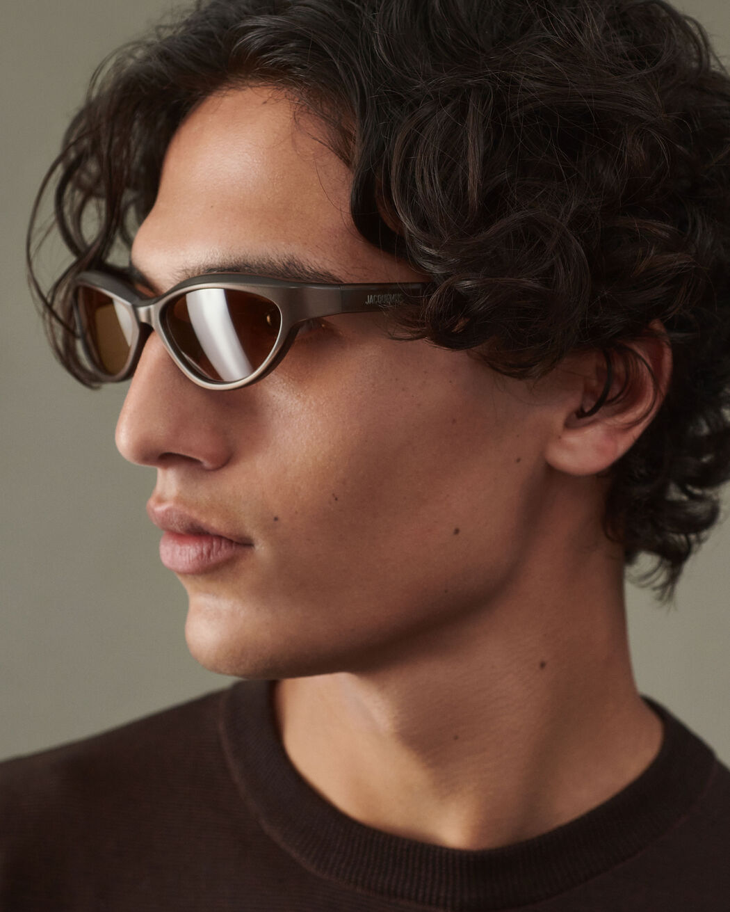 The Curvo sunglasses
 jacquemus the curvo sunglasses