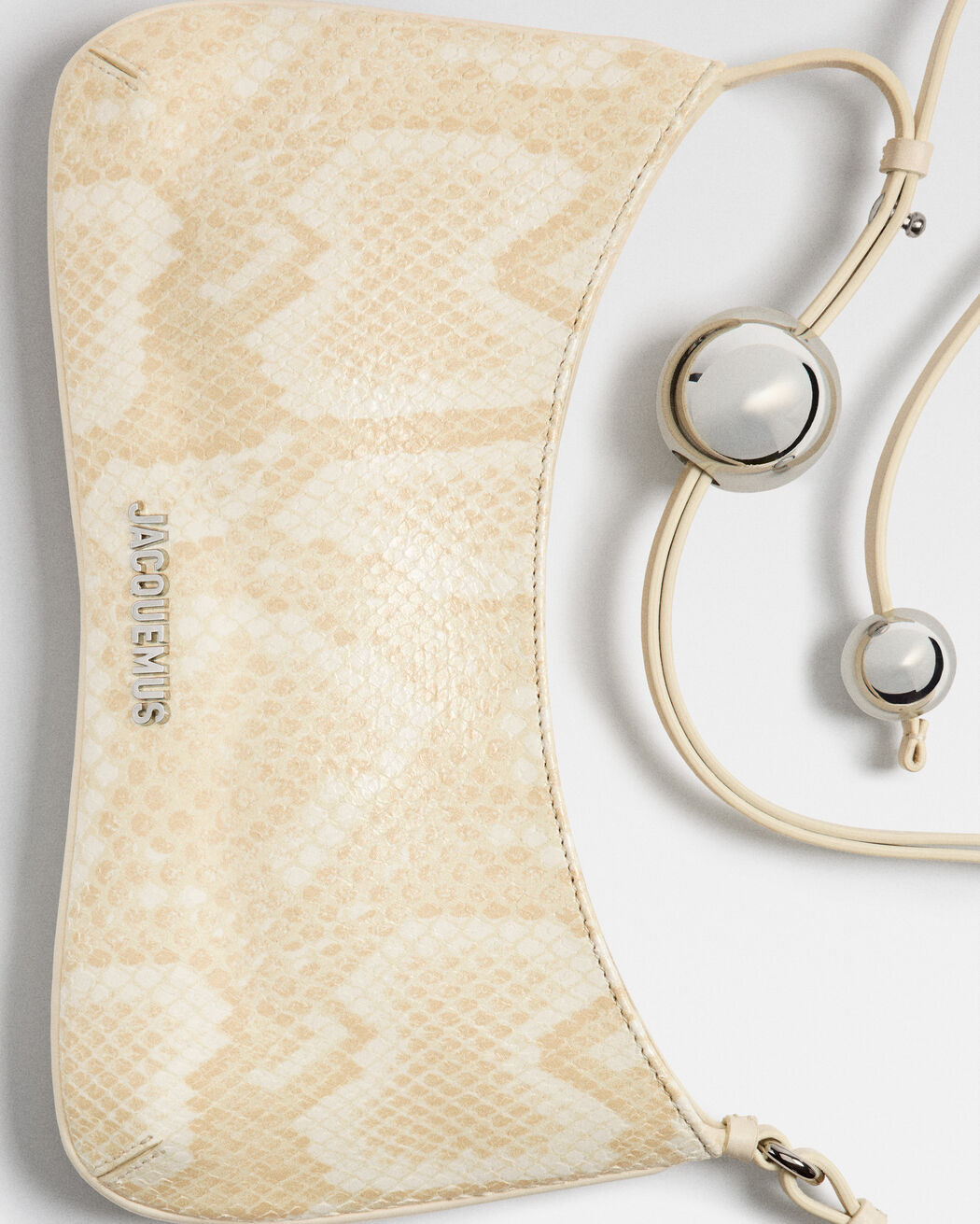 حقيبة The Bisou Perle jacquemus حقيبة the bisou perle