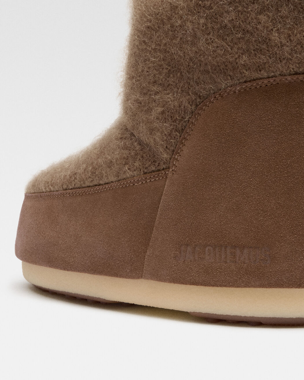 حذاء بوت The Jacquemus Mohair Moon Boot حذاء بوت the jacquemus mohair moon boot