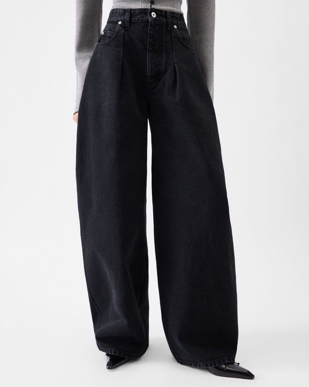 The Ovalo de-Nîmes denim pants jacquemus the ovalo de n mes denim pants