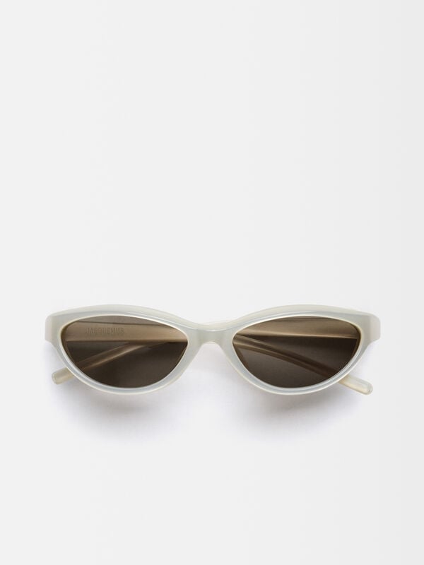 The Curvo sunglasses
jacquemus the curvo sunglasses
