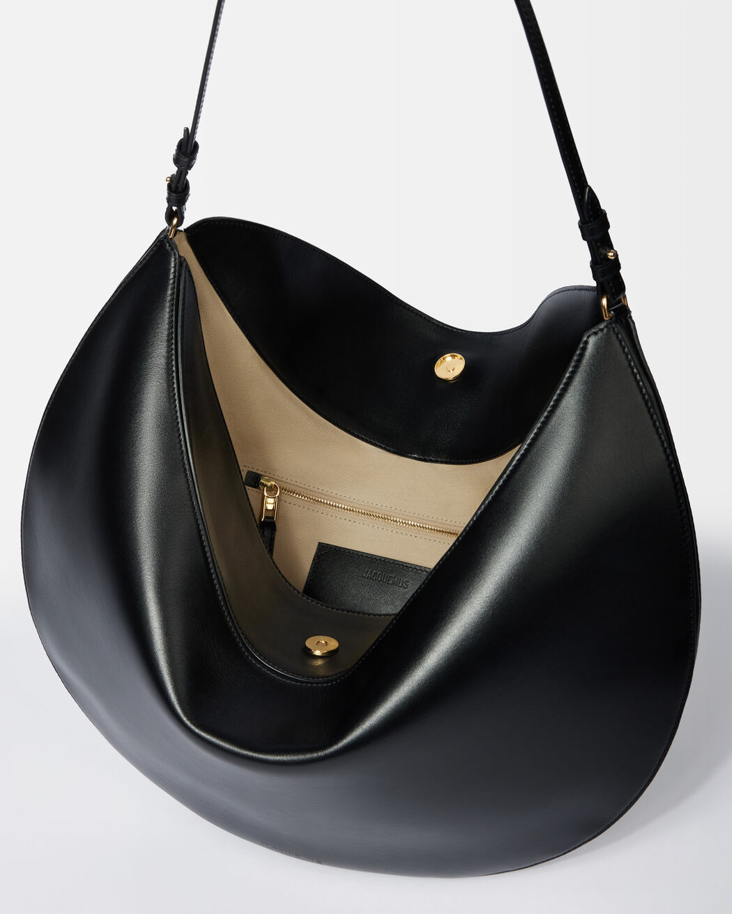The Ovalo bag jacquemus the ovalo bag