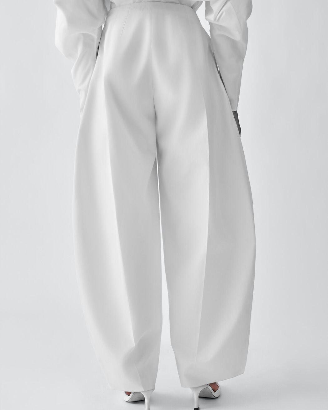 The Ovalo fluid pants jacquemus the ovalo fluid pants