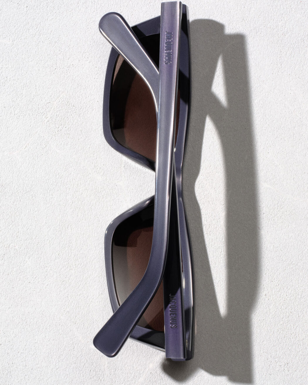 The Trapezi sunglasses
 jacquemus the trapezi sunglasses