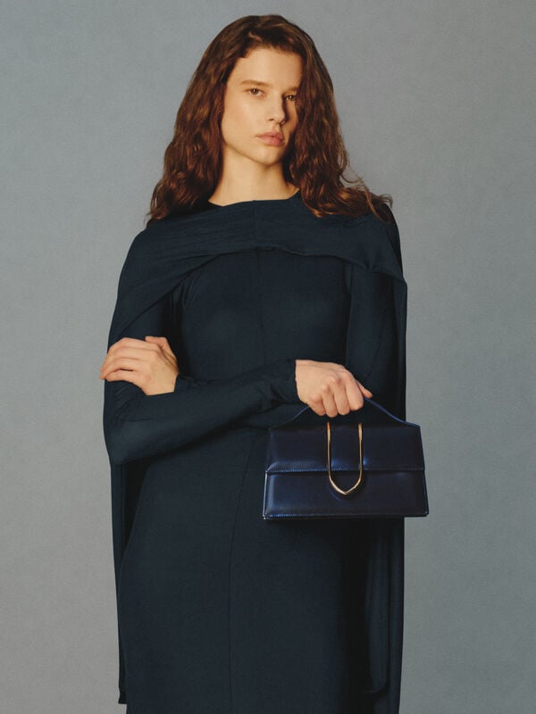 The large Bambino jacquemus حقيبة the large bambino