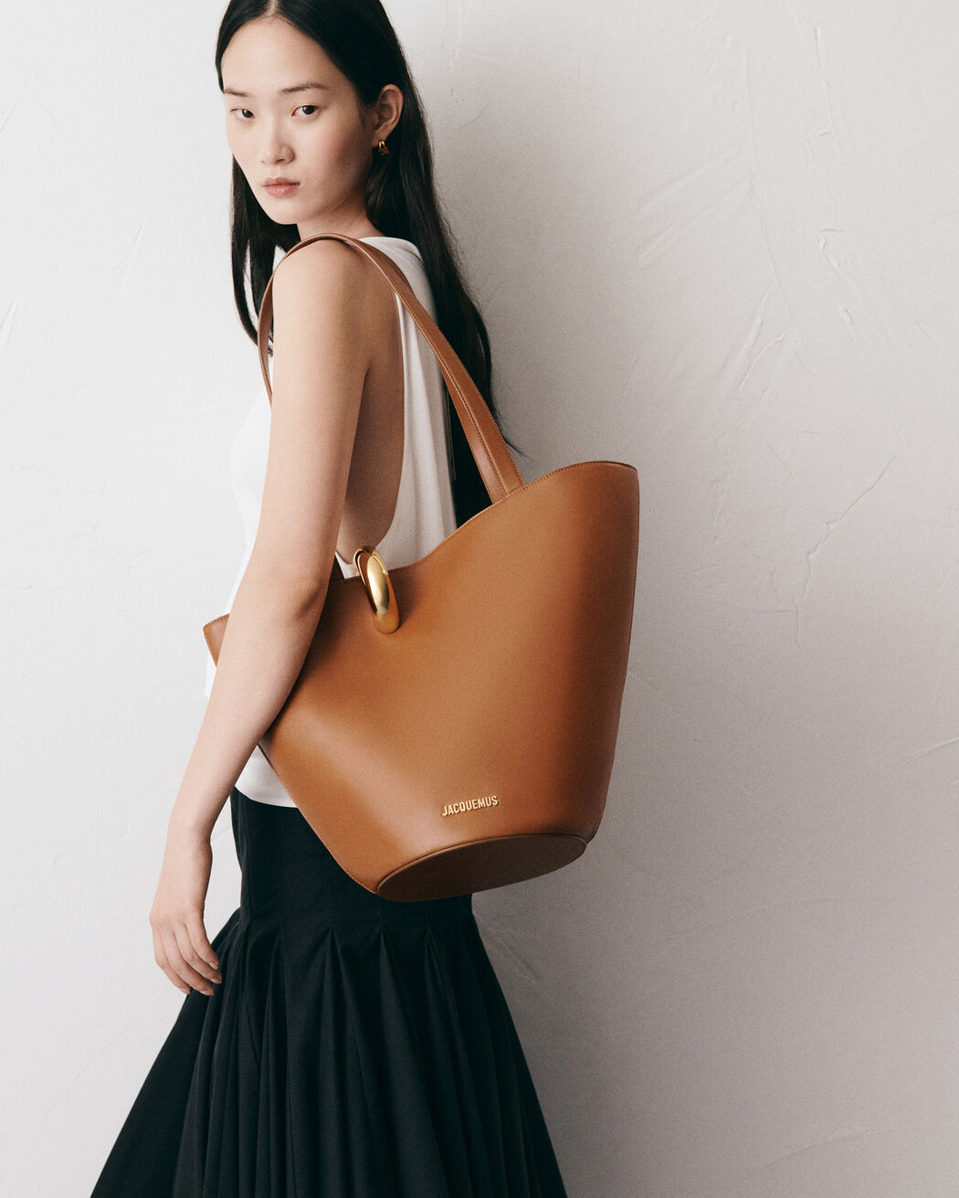 The medium Bambola jacquemus the medium bambola