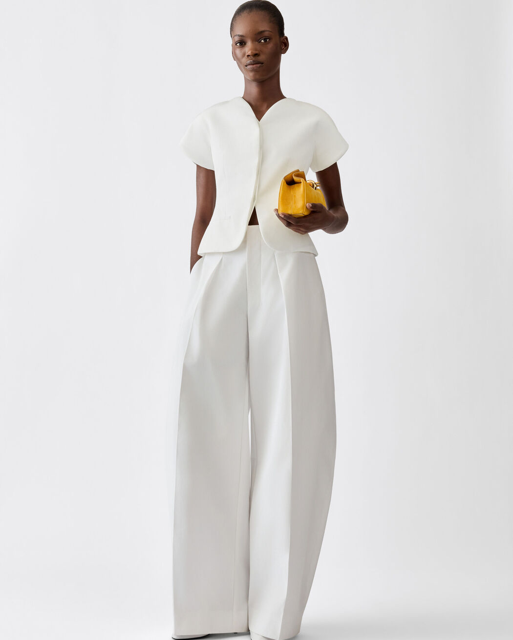 The Ovalo short-sleeve jacket jacquemus the ovalo short sleeve jacket