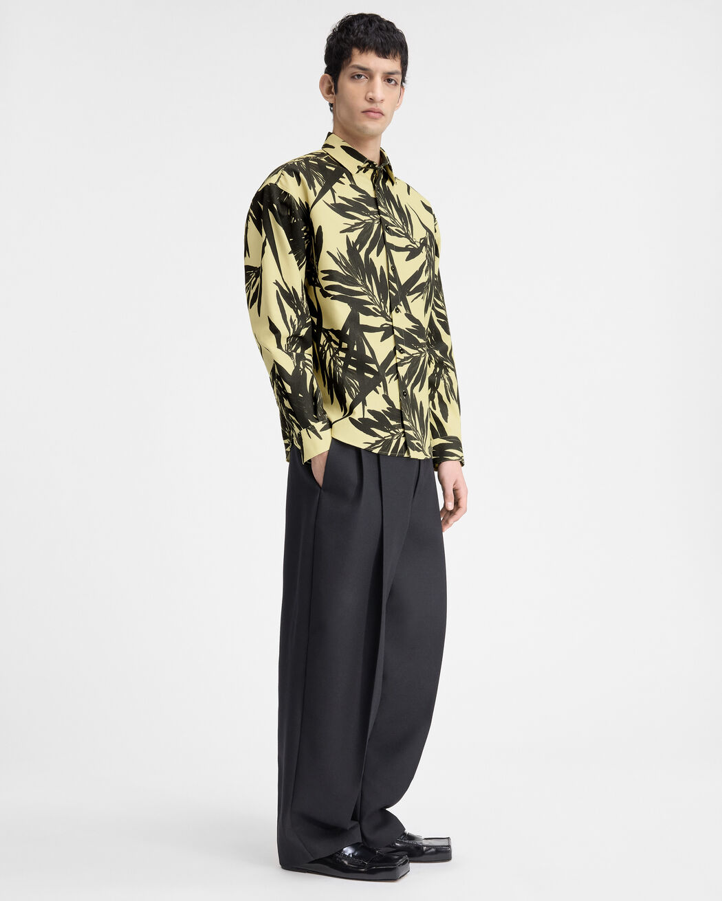 The Simon shirt قميص jacquemus the simon shirt قميص