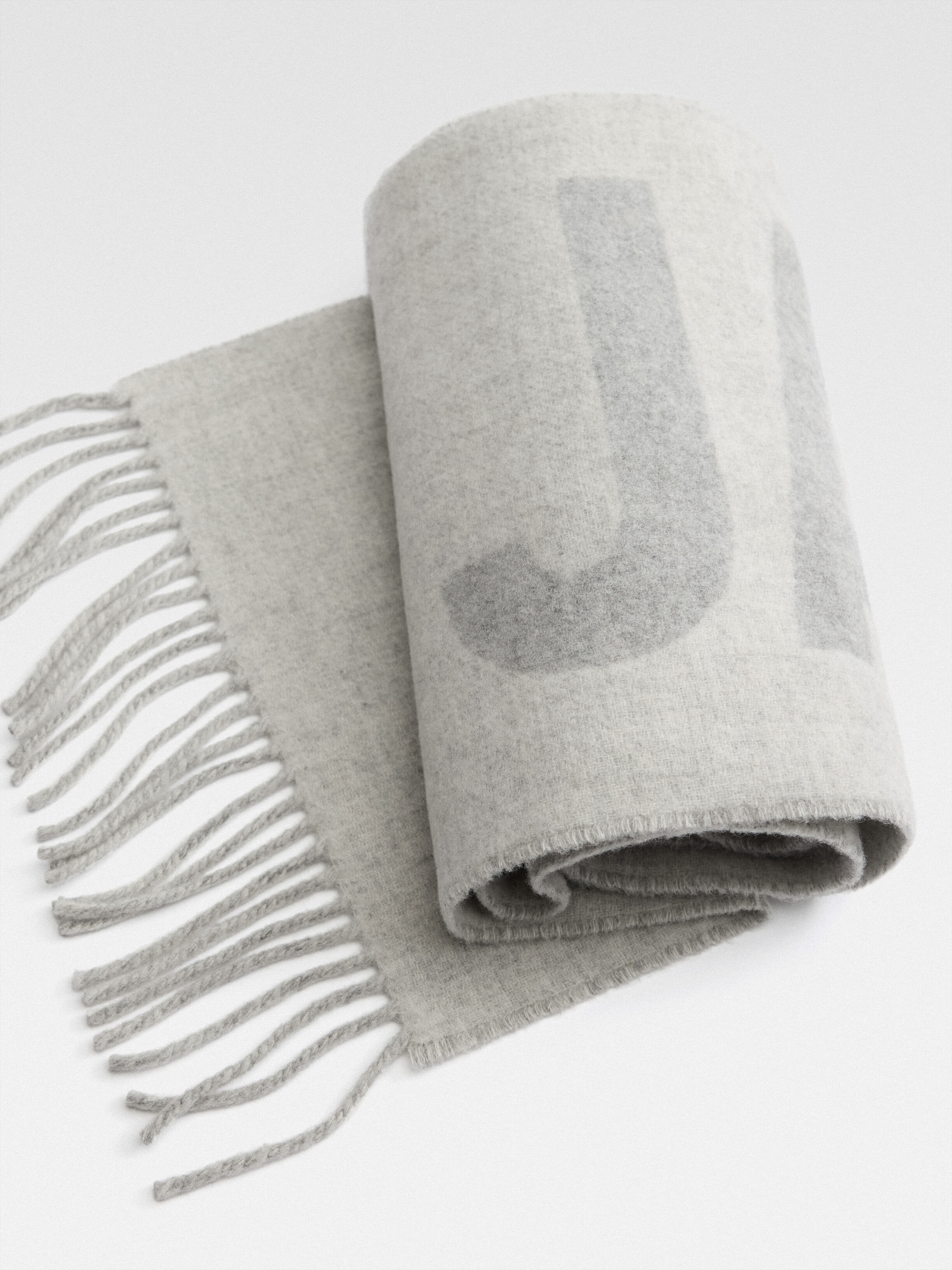 Shop Scarves, Beanies & Gloves | Jacquemus KSA Official Website