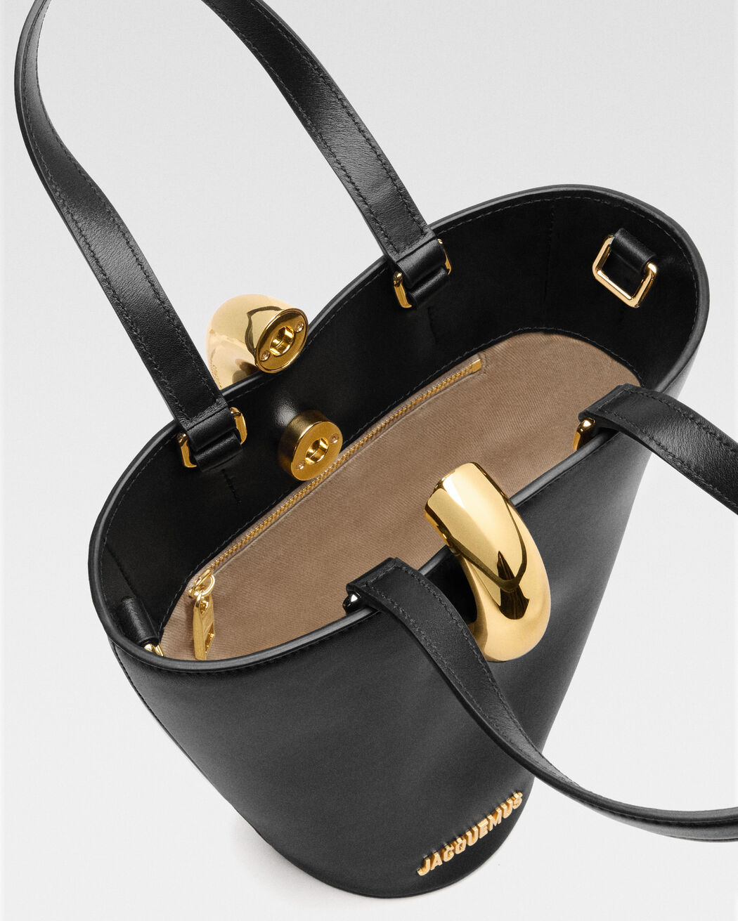 The small Bambola jacquemus the small bambola