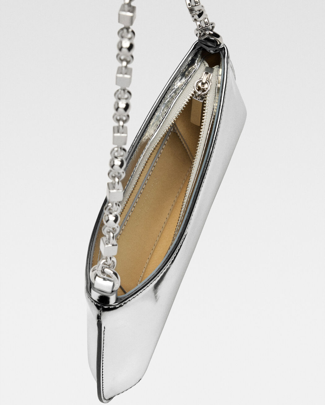 The small Bisou Chaine jacquemus the small bisou chaine