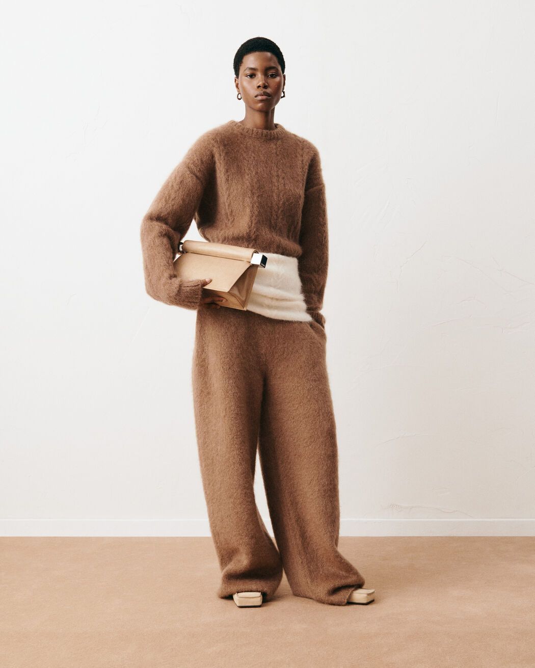 The Rond Carré clutch jacquemus the rond carr clutch