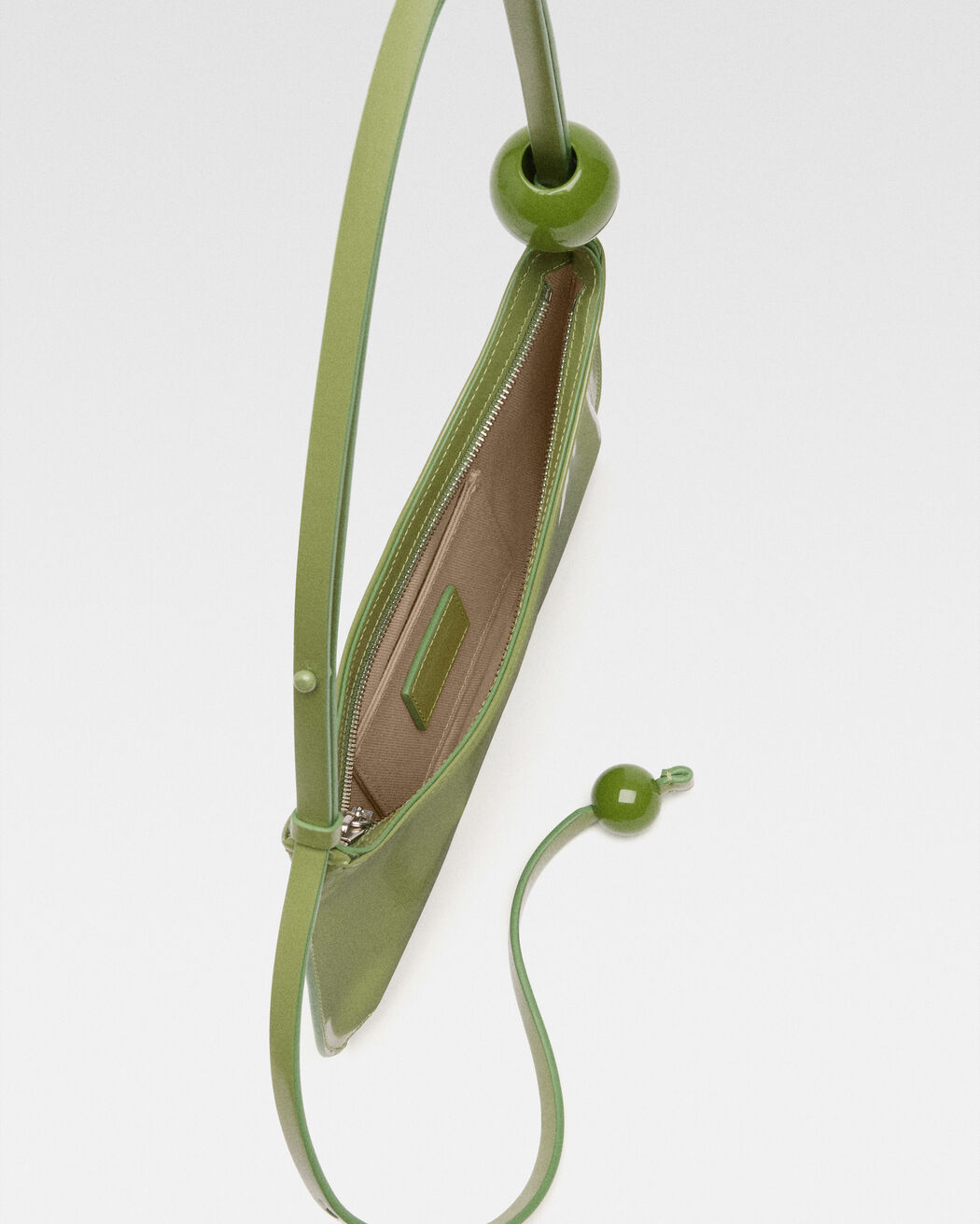 حقيبة Le Bisou Perle jacquemus حقيبة le bisou perle