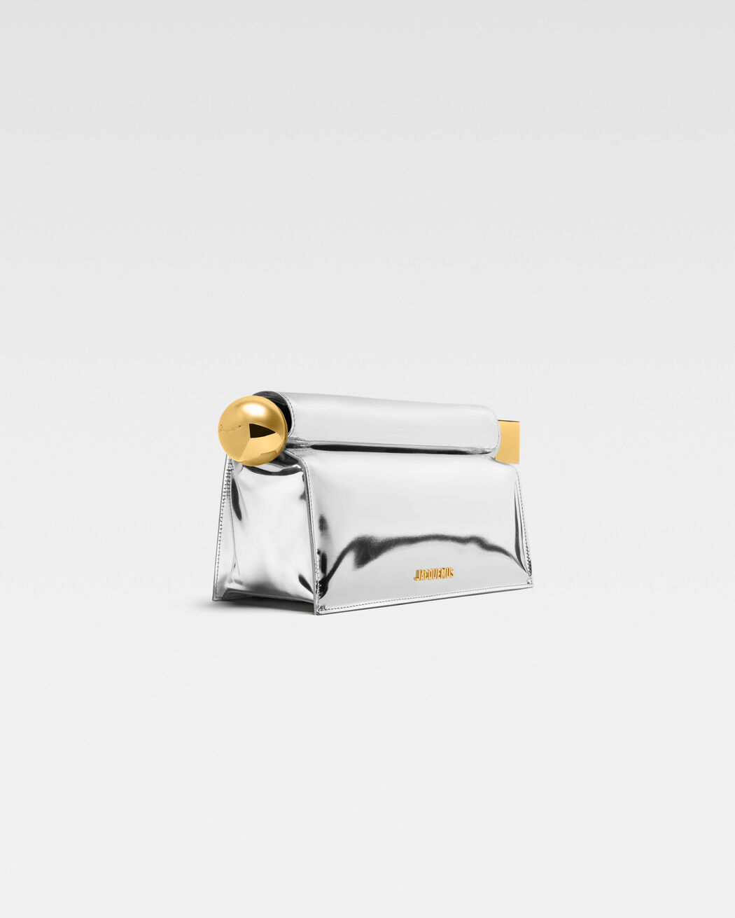 The Rond Carré clutch حقيبة jacquemus the rond carr  clutch حقيبة