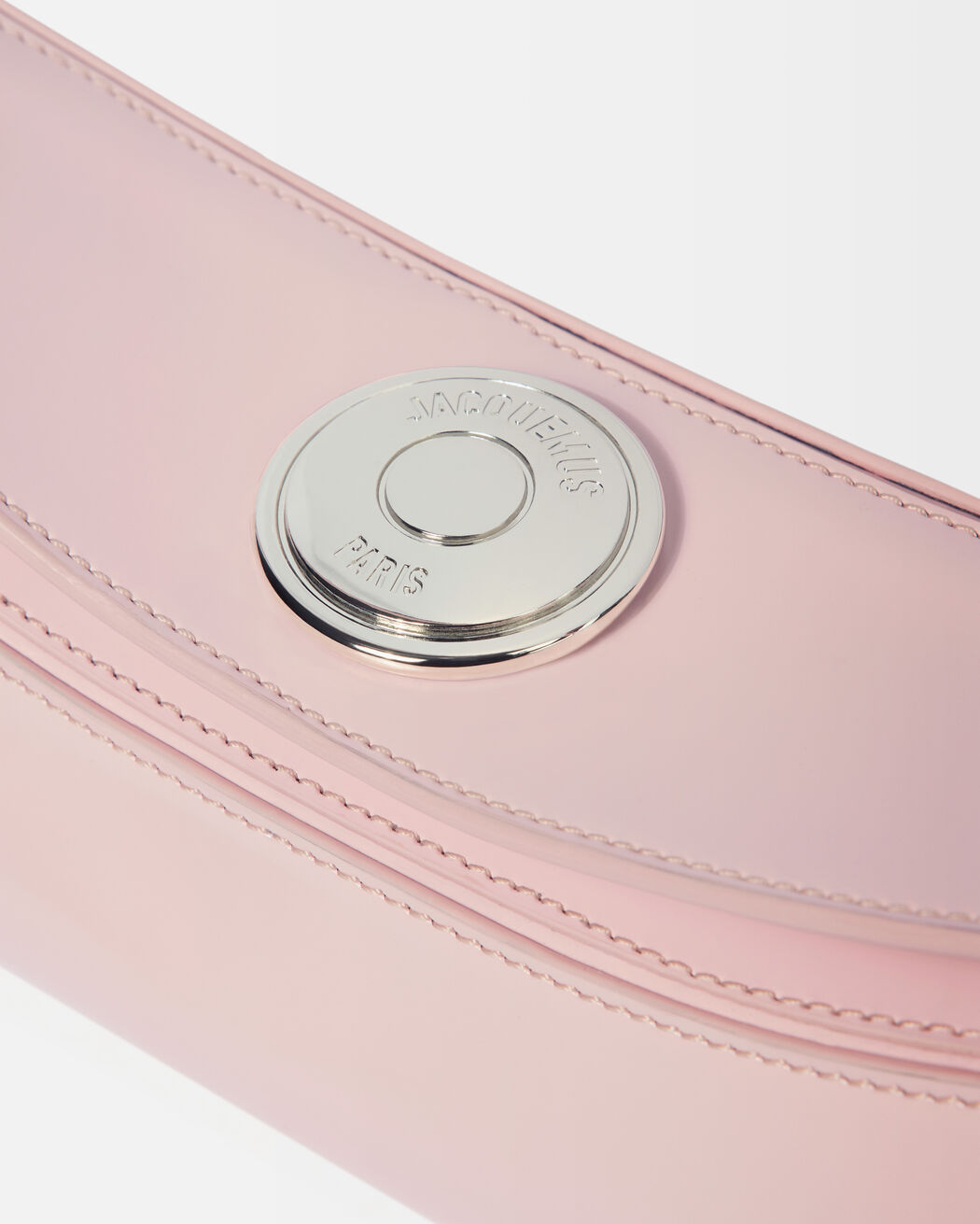 The Ovalo clutch jacquemus the ovalo clutch