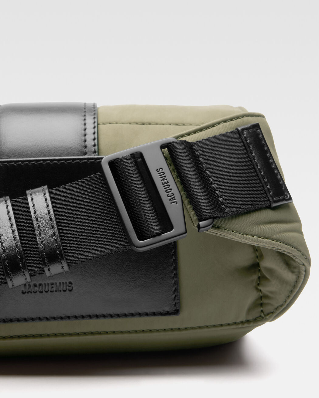 حقيبة La Banane Bambino jacquemus حقيبة la banane bambino