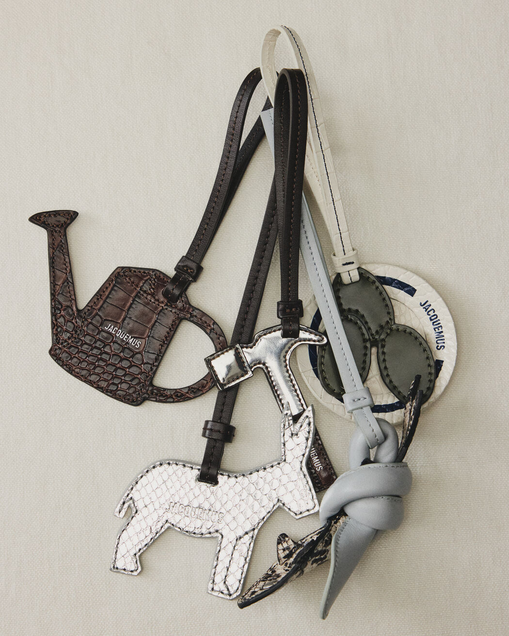 حلية إبريق السقي jacquemus حلية إبريق السقي