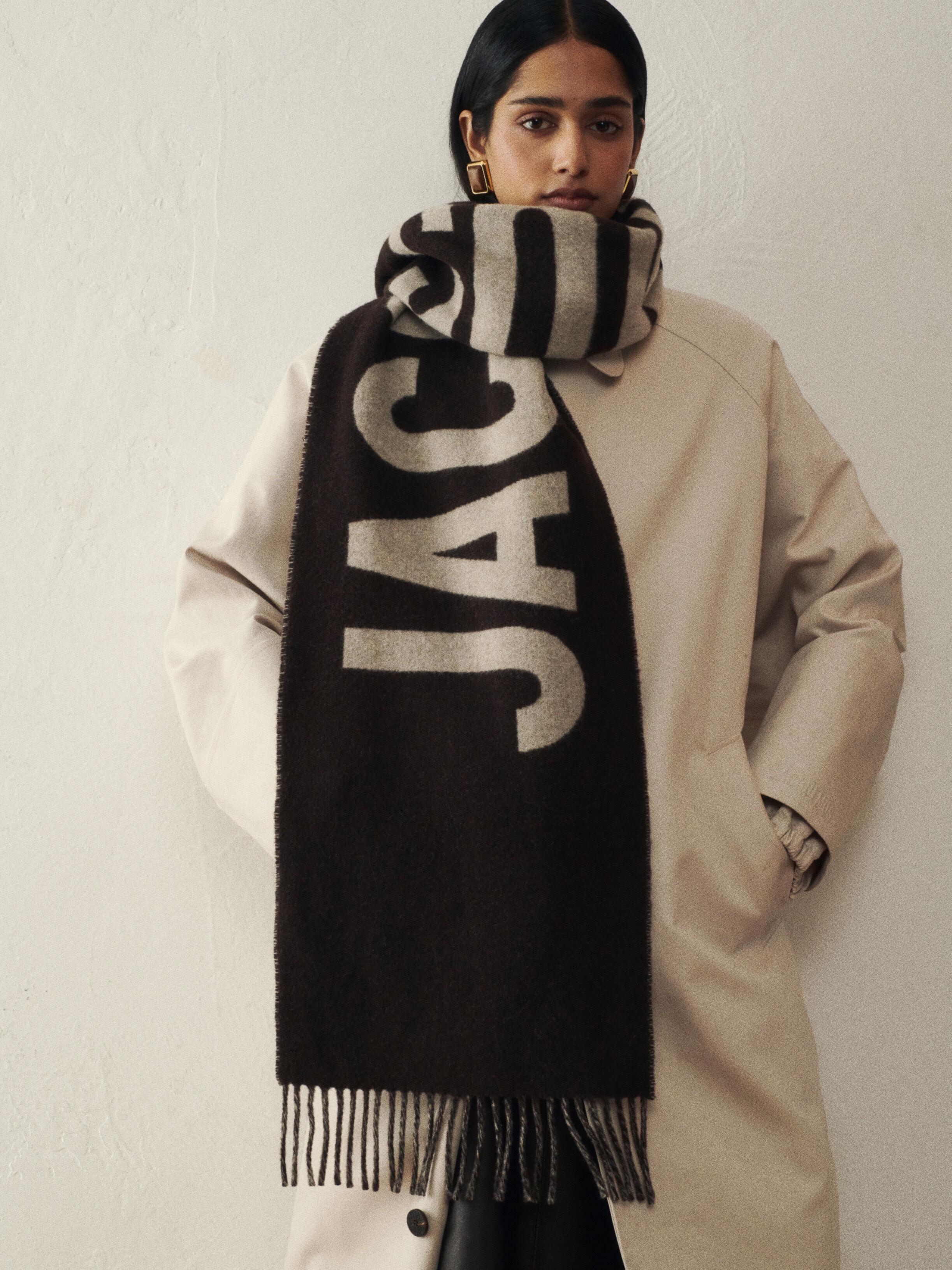 羽*様 JACQUEMUS マフラー The Jacquemus scarf, Brown | JACQUEMUS KSA