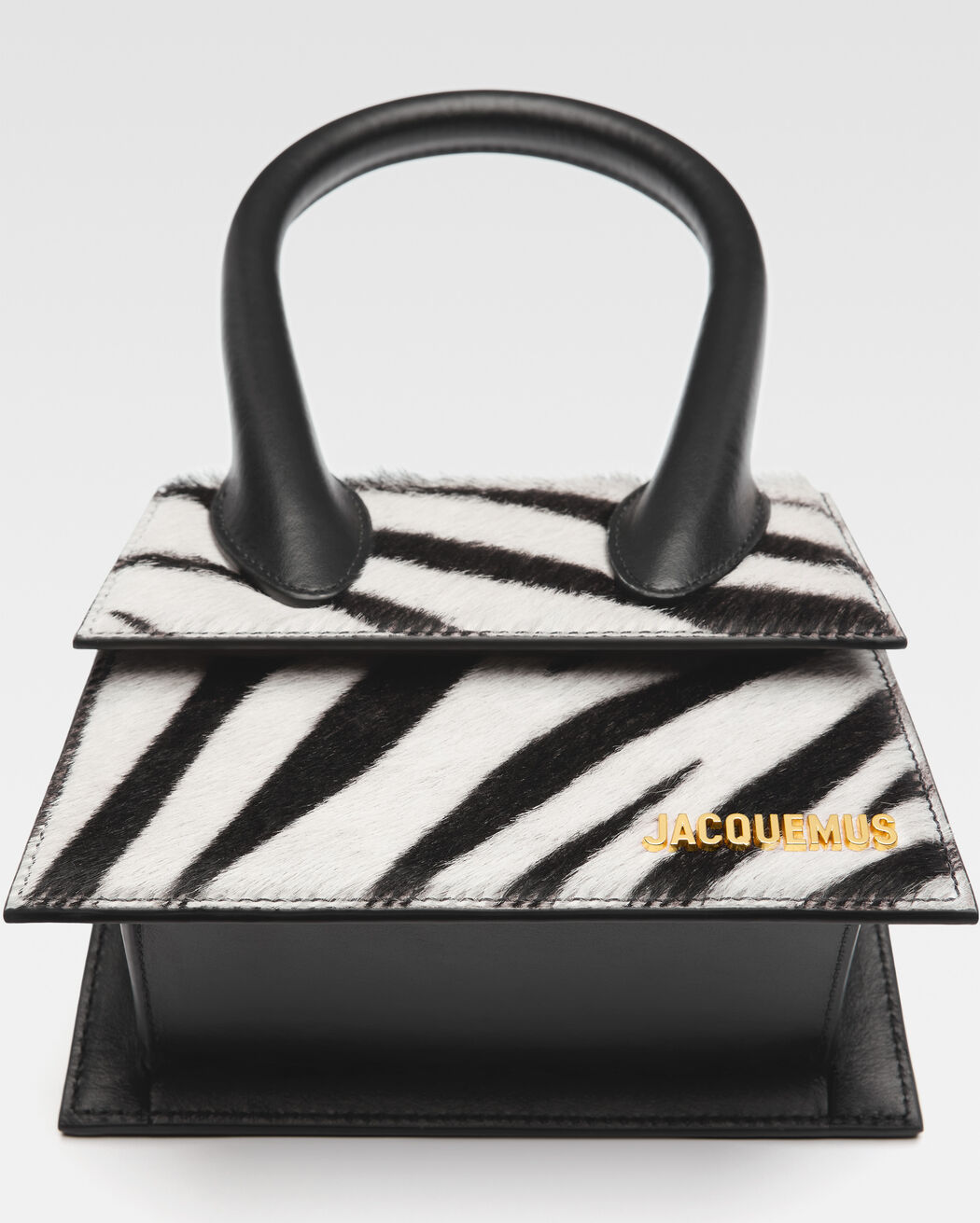 حقيبة The medium Chiquito jacquemus حقيبة the medium chiquito