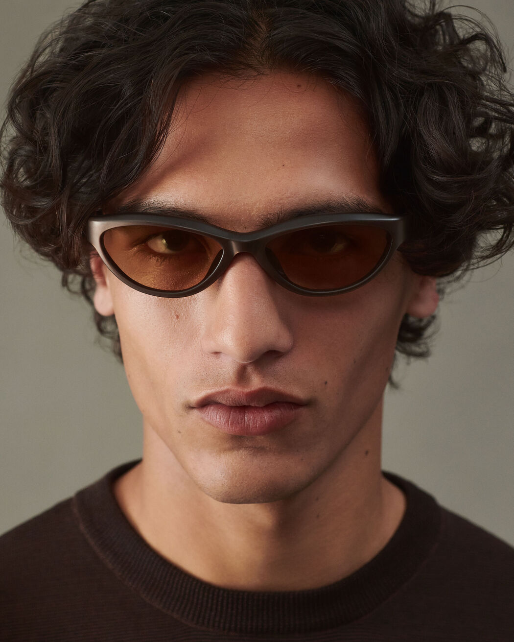 The Curvo sunglasses
 jacquemus the curvo sunglasses