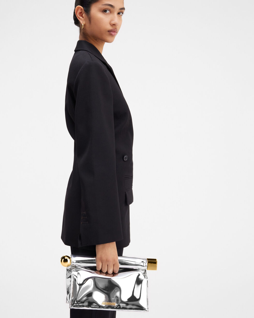 The Rond Carré clutch حقيبة jacquemus the rond carr  clutch حقيبة