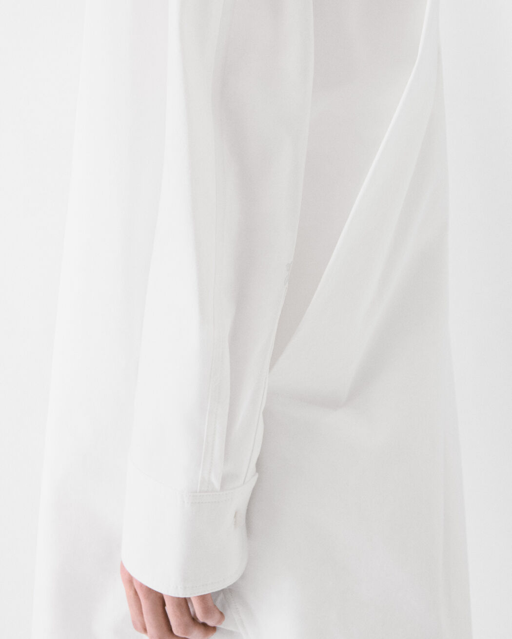 The Ovalo shirt dress jacquemus the ovalo shirt dress