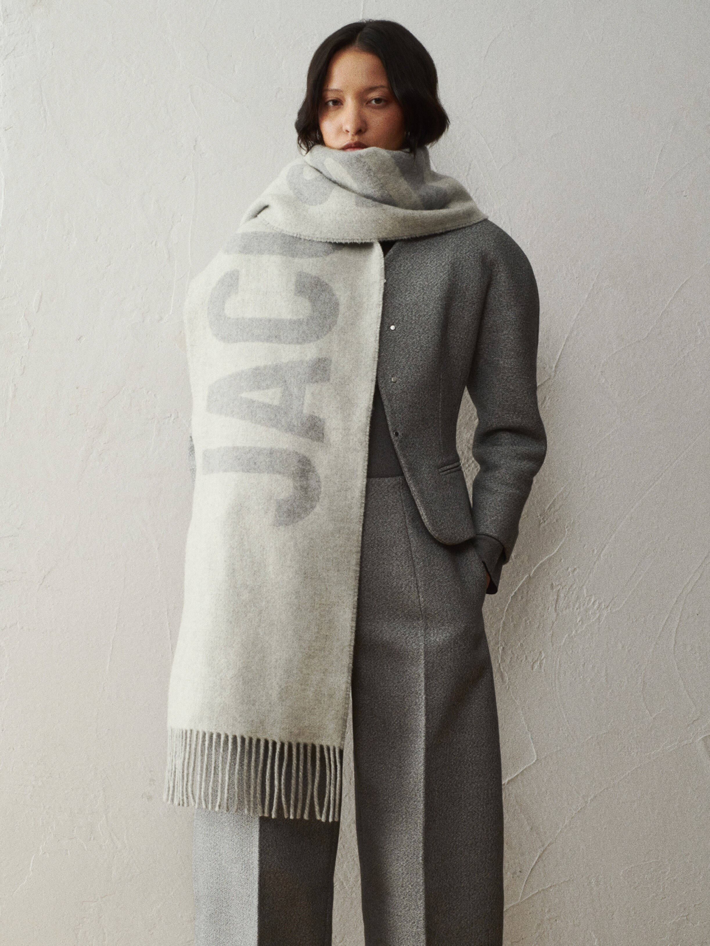 Shop Scarves, Beanies & Gloves for Men | JACQUEMUS KSA