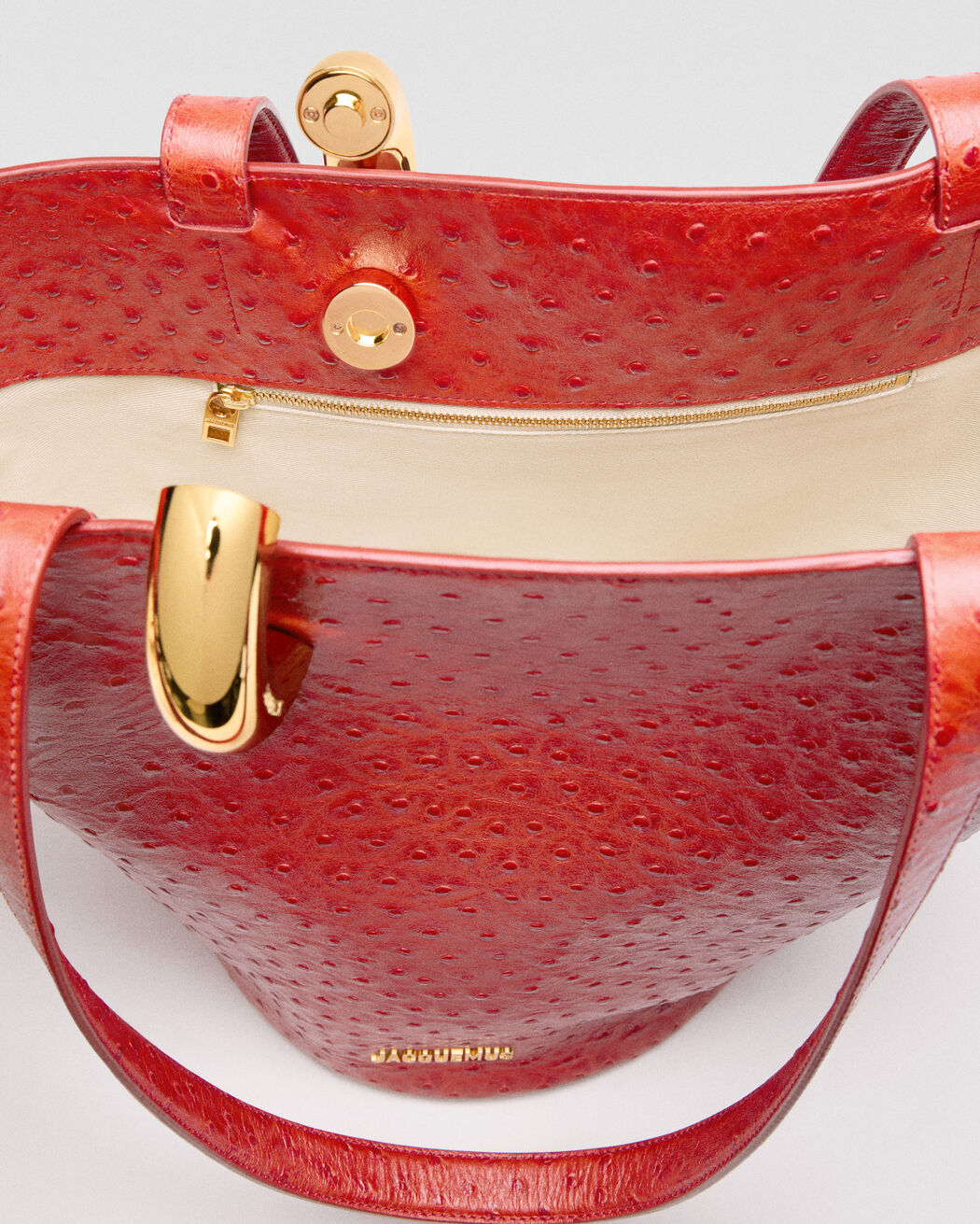 The medium Bambola jacquemus the medium bambola