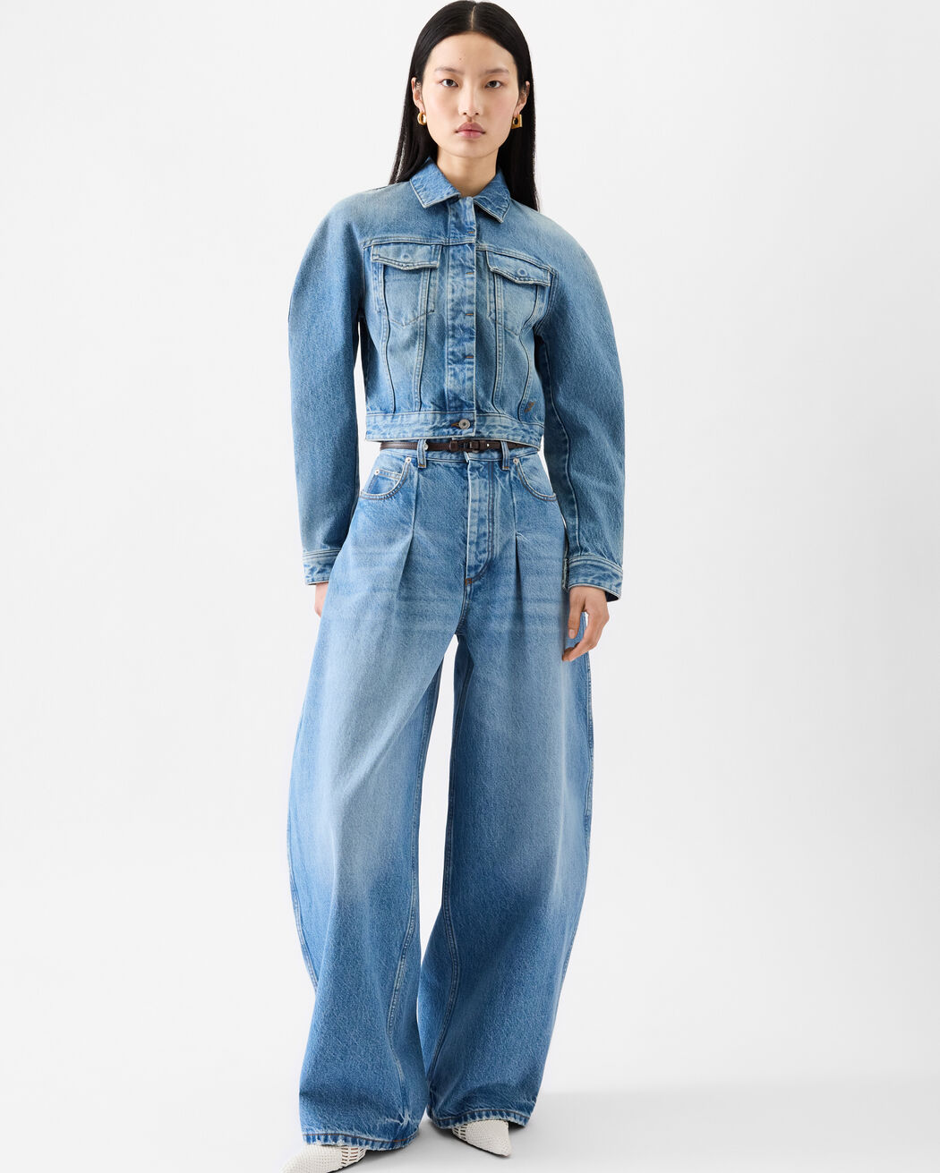 The Ovalo de-Nîmes denim jacket jacquemus the ovalo de n mes denim jacket