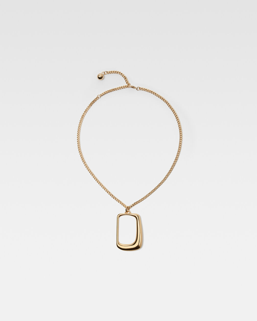 The Ovalo necklace jacquemus the ovalo necklace