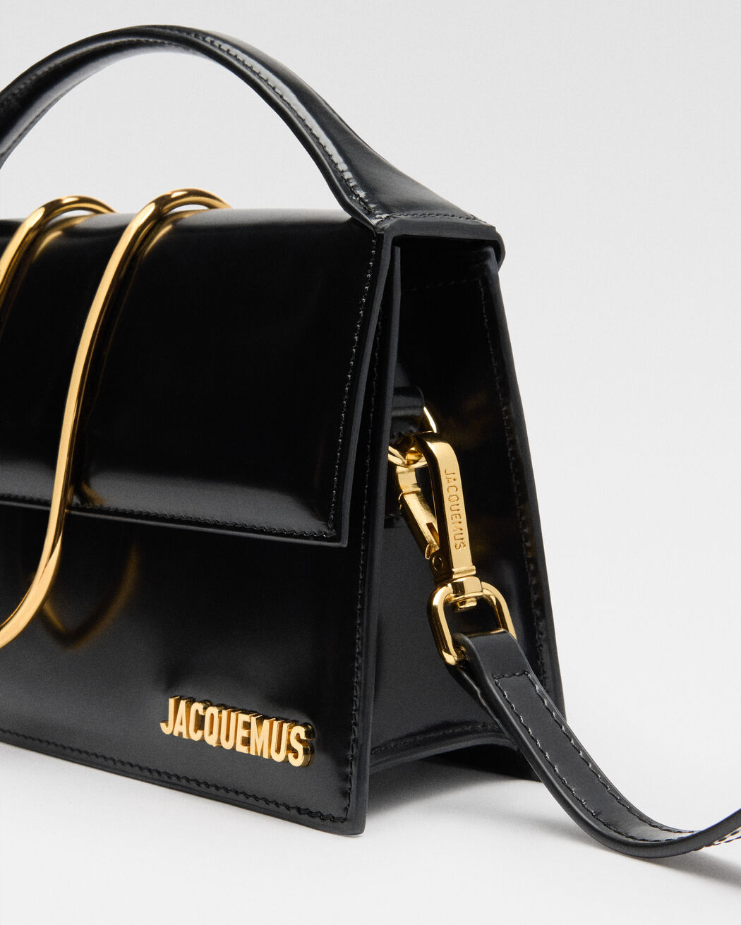 The large Bambino حقيبة jacquemus the large bambino حقيبة