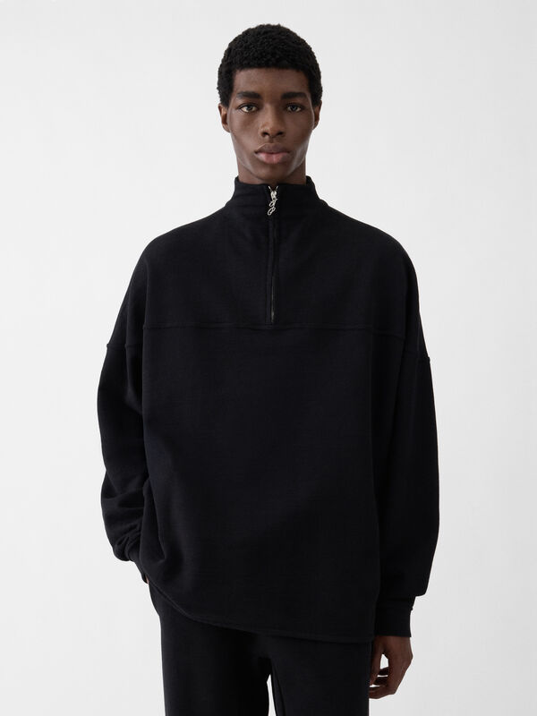 The Rond Carré zipped-rollneck sweatshirt jacquemus سويت شيرت بسحاب وياقة عالية the rond carr