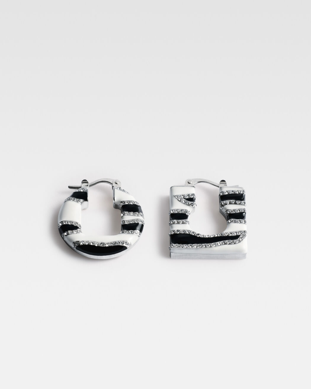 The Rond Carré earrings jacquemus the rond carr earrings