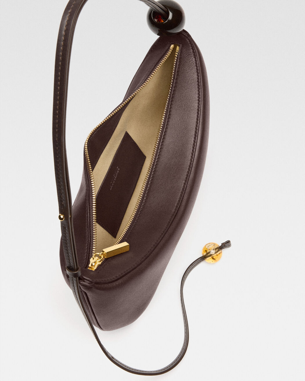 The large Bisou Perle حقيبة jacquemus the large bisou perle حقيبة