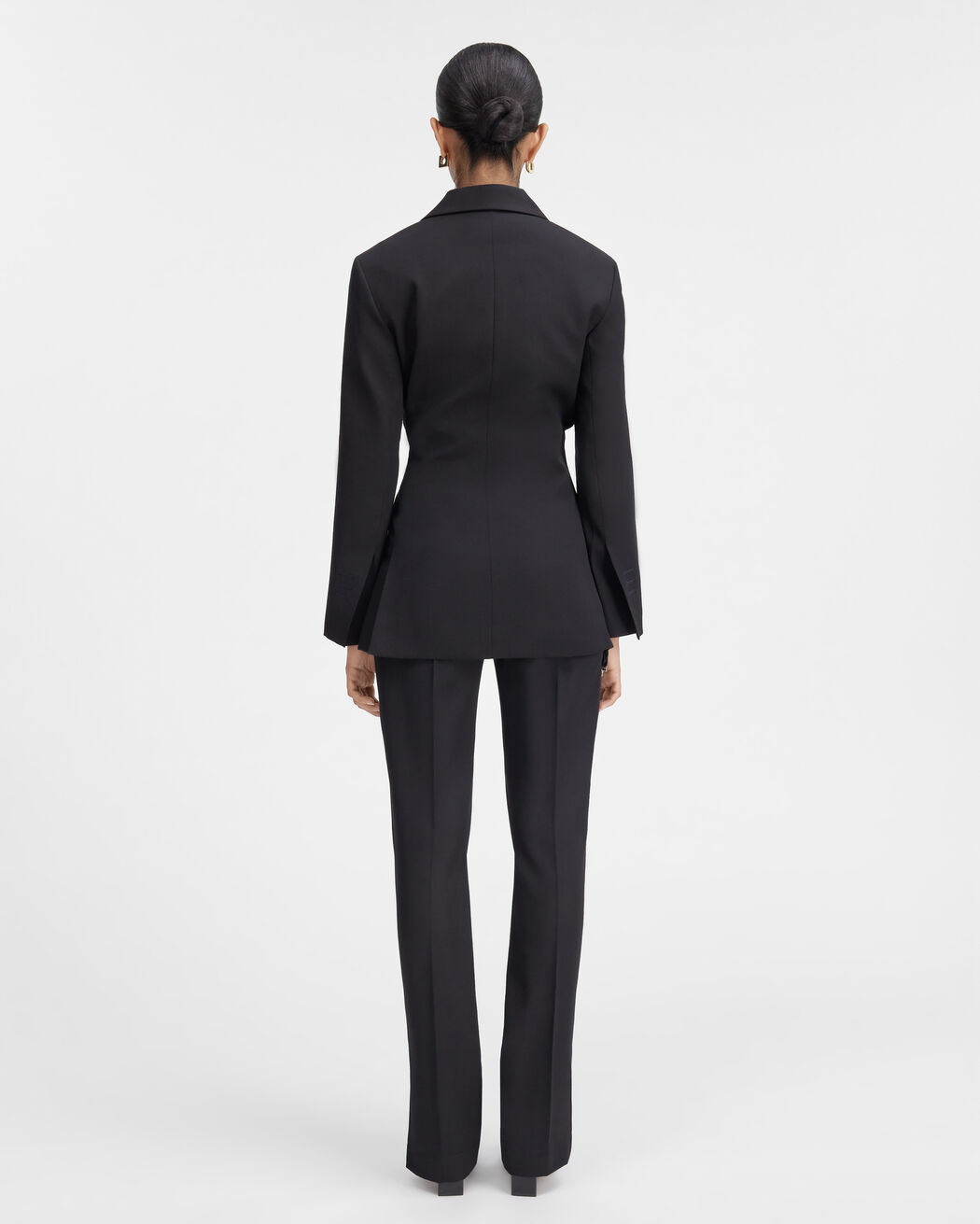 The buttoned cardigan jacquemus the buttoned cardigan
