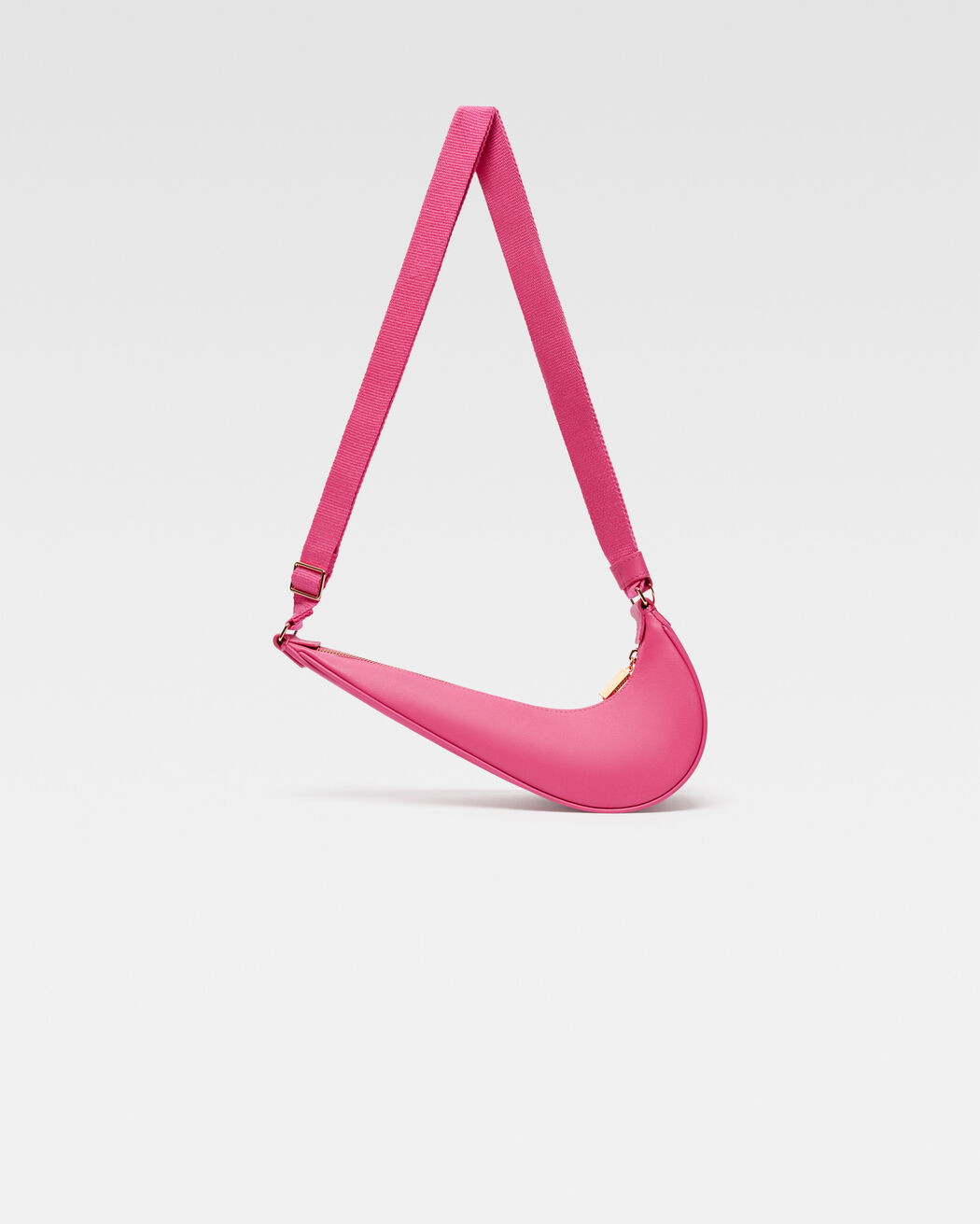 The Swoosh JACQUEMUS+NIKE bag the swoosh jacquemus nike bag