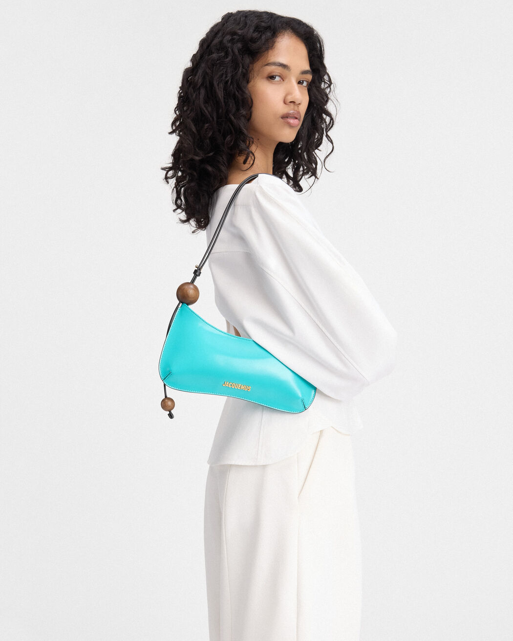 حقيبة Le Bisou Perle jacquemus حقيبة le bisou perle