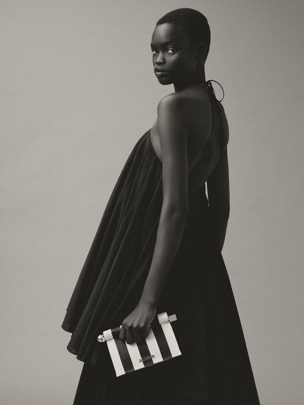 The small Rond Carré clutch jacquemus حقيبة كلاتش the small rond carr