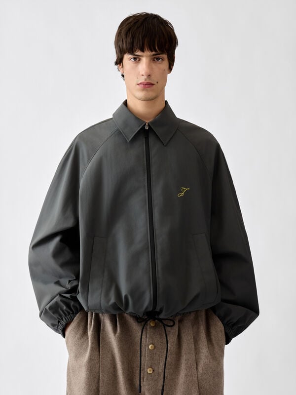 The windbreaker jacquemus جاكيت ويندبريكر