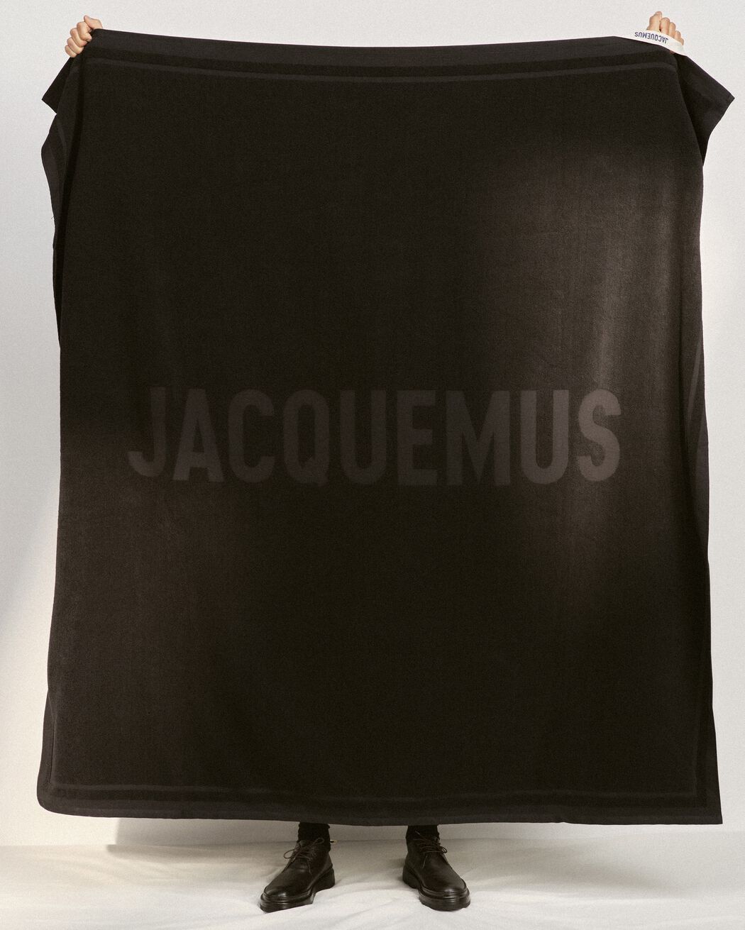 منشفة La Serviette Jacquemus منشفة la serviette jacquemus
