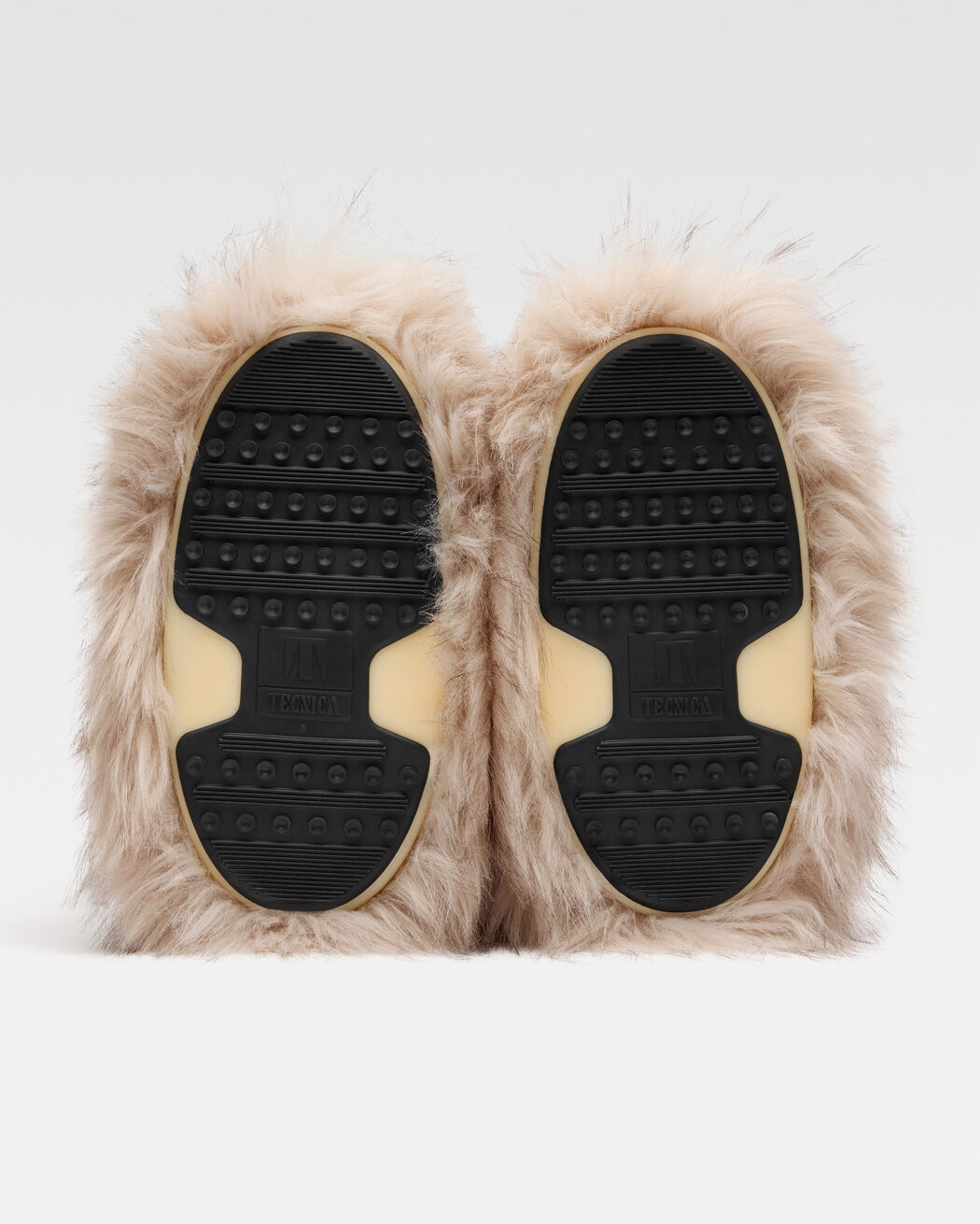 The Jacquemus Yeti Moon Boot the jacquemus yeti moon boot