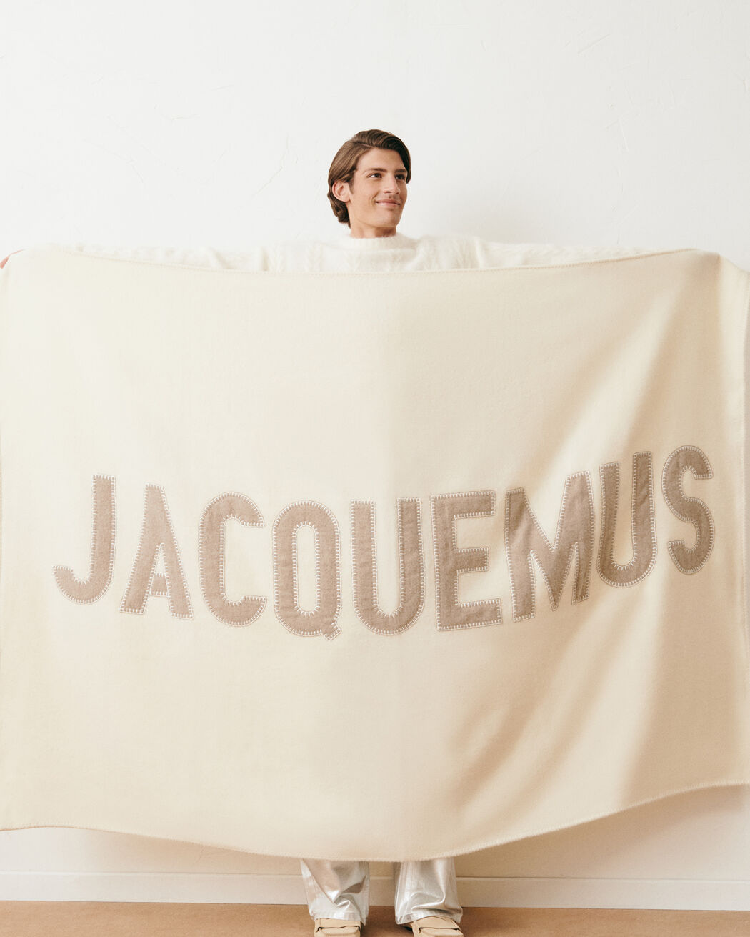 وشاح The embroidered Jacquemus plaid وشاح the embroidered jacquemus plaid