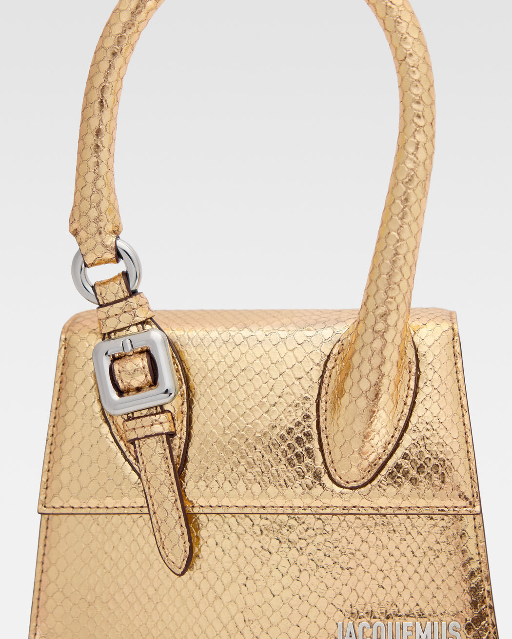 حقيبة The medium Chiquito with buckle jacquemus حقيبة the medium chiquito with buckle