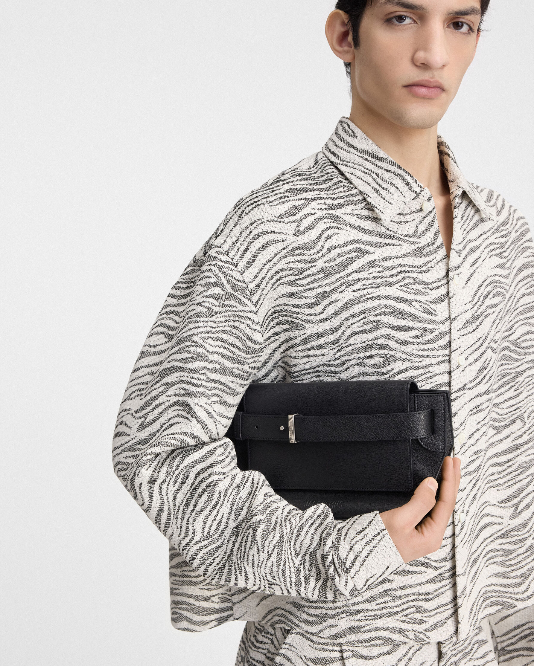 The Capri messenger bag, Black | JACQUEMUS KSA