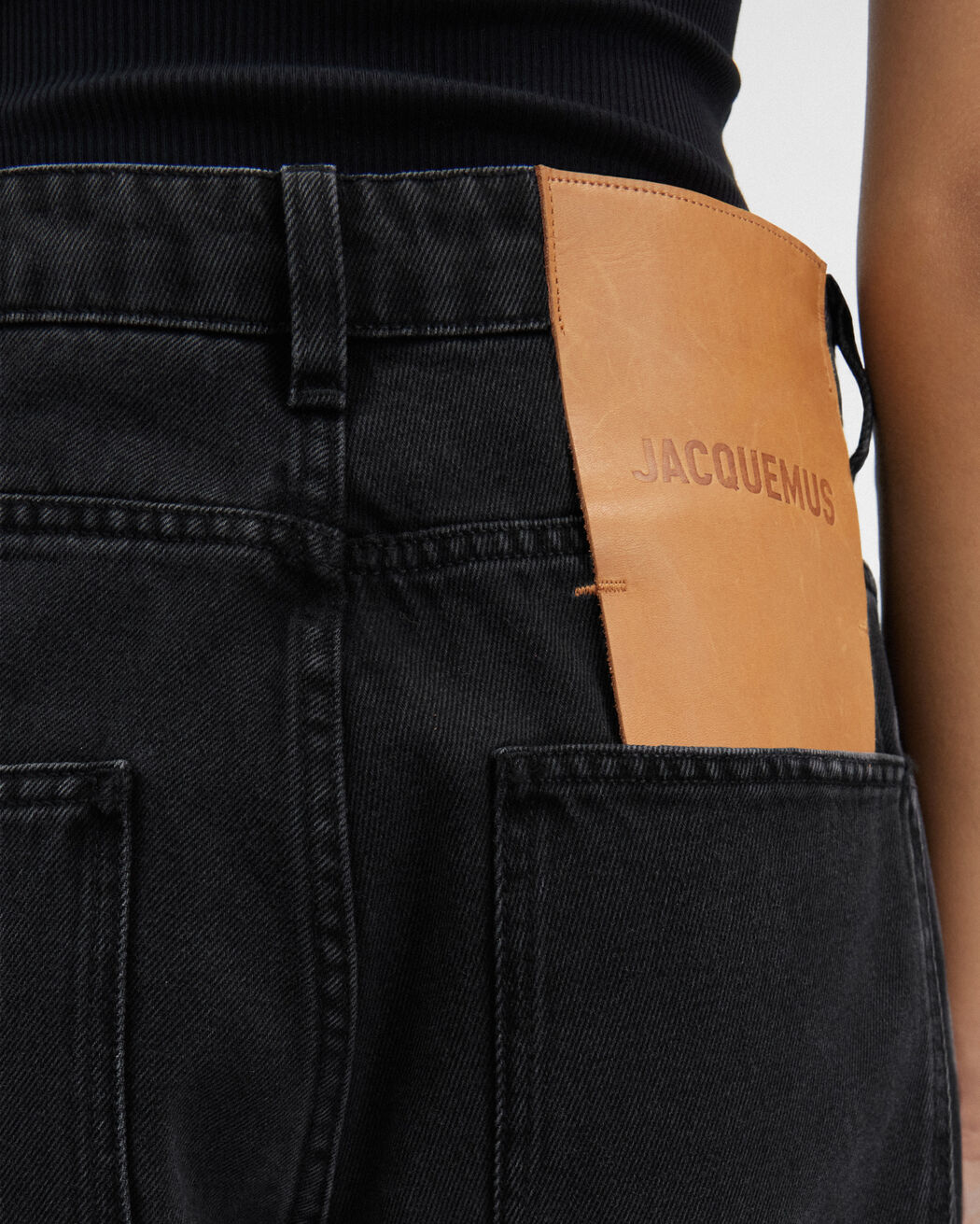 بنطال جينز The wide de-Nîmes denim pants jacquemus بنطال جينز the wide de n mes denim pants